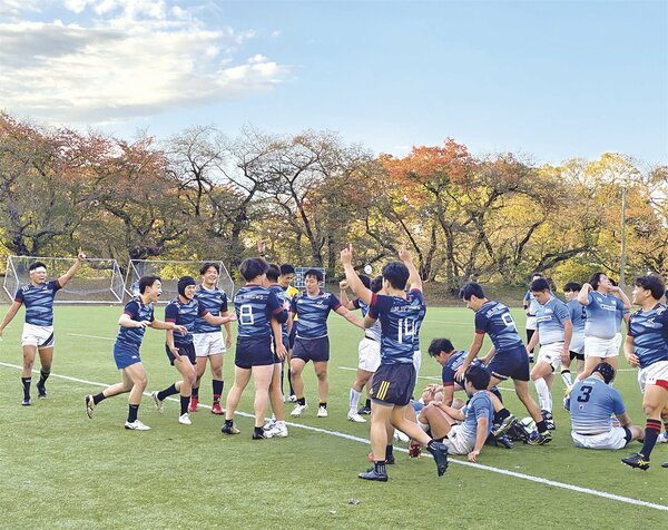 東大駒場グラウンドで開かれた「日本製鉄賞戦」