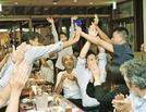 鋼友会を交えたイベントはいつも盛況(昨年秋の暑気払いにて)
