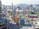 交通を止めずに建設する立体交差事業の例