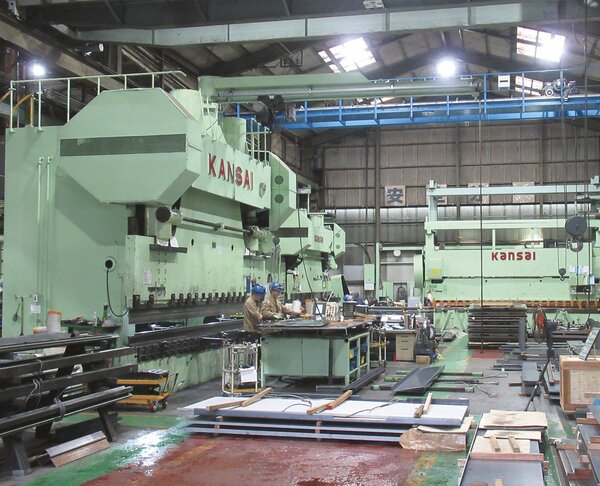 広幅ベンダーを有する横須賀工場内