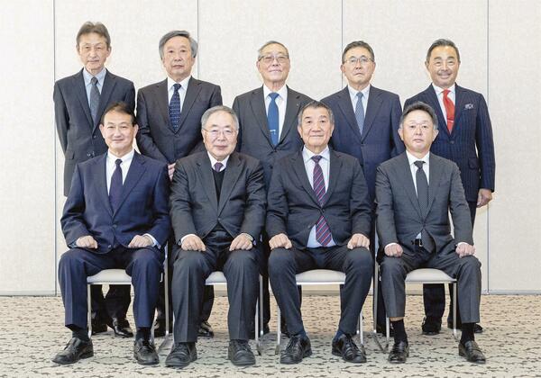 前列左から大川氏、井上氏、鈴木氏、山岸氏、後列左から梶氏、斎藤（正）氏、齊藤（榮）氏、遠藤氏、市野氏