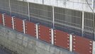 洪水対策用のステンレス製越流堰