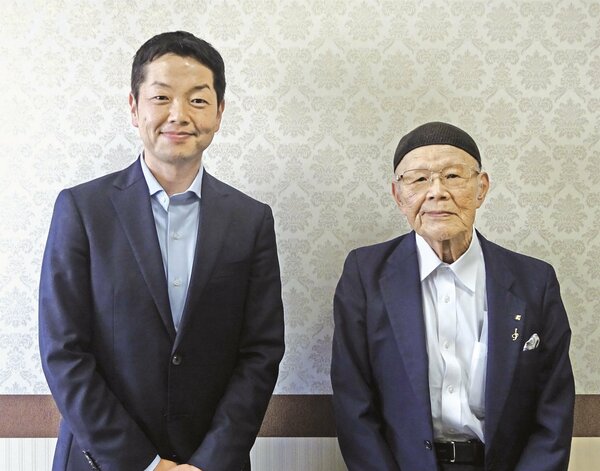菰下喜哉氏(左)と茂夫氏