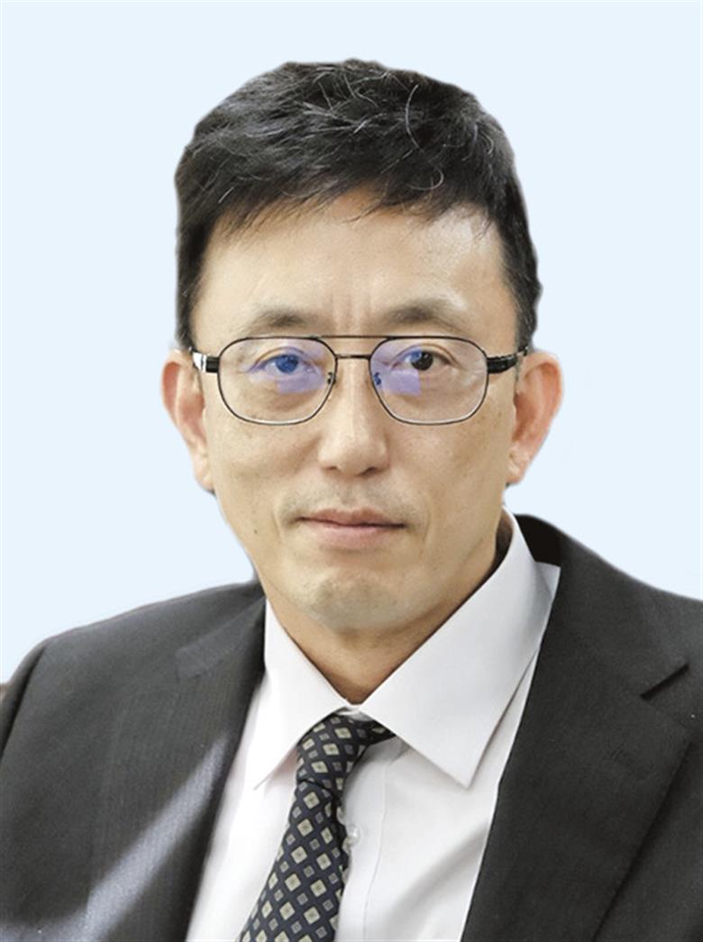 顔/紫綬褒章を受章する岡部徹氏(東京大学生産技術研究所所長)/おかべ・とおる/チタン研究一筋35年、「隔世の感」 日刊鉄鋼新聞 Japan