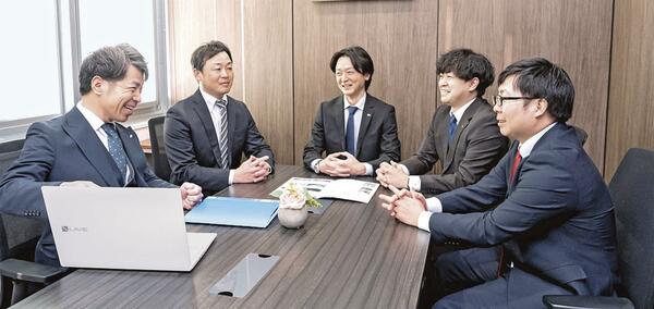 ＳＯＵＷＡファクトリーのオリジナルアイテム「スツールチェア」。丹羽鐵の新しい価値・発想・創造を進化させる